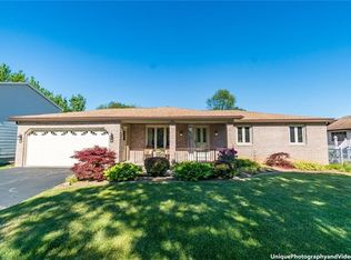 20 Foxshire Ln, Rochester, NY 14606