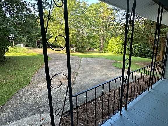4th image of 775 Pear Tree Rd