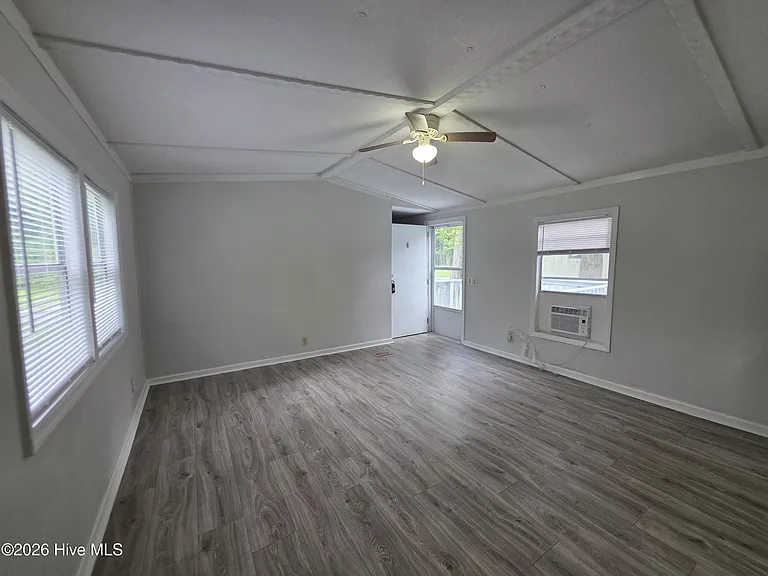 1133 Pickett Rd #6 — Photo 3