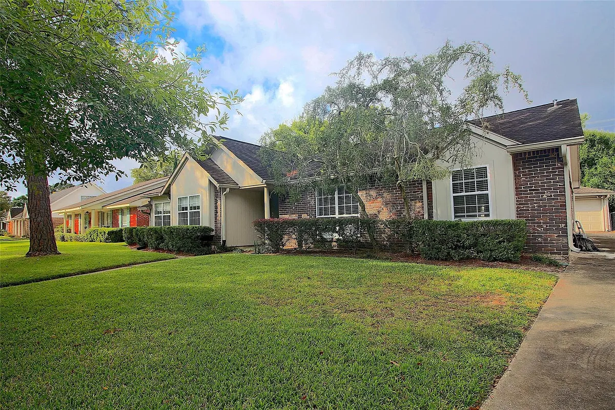Building Photo - 10306 Bob White Dr
