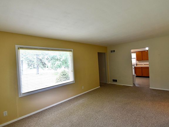 5th image of 1415 Lamont Ave NW