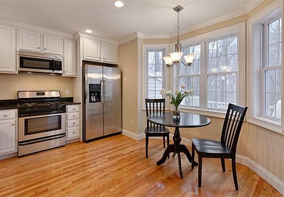 3rd image of 7 Middlewood Dr #7
