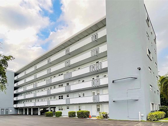 3rd image of 1425 Atlantic Shores Blvd APT 209