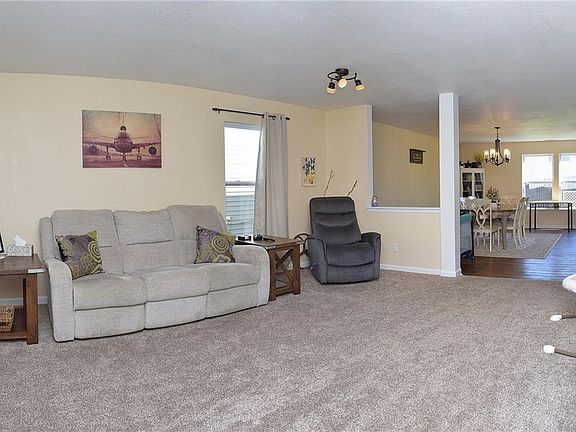 4th image of 7597 Charlotte Dr