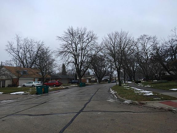 4th image of 21044 Birchwood St