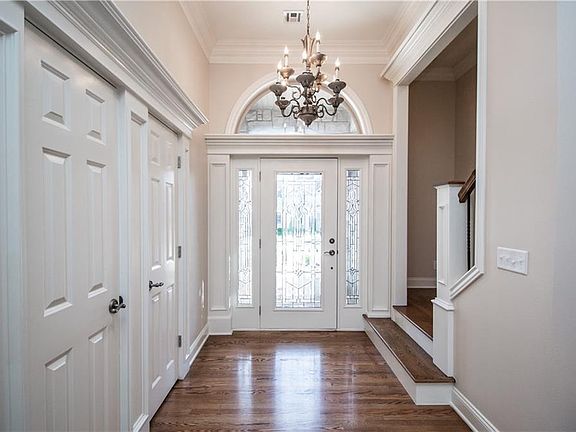 2nd image of 6 S Mission Hills Cir