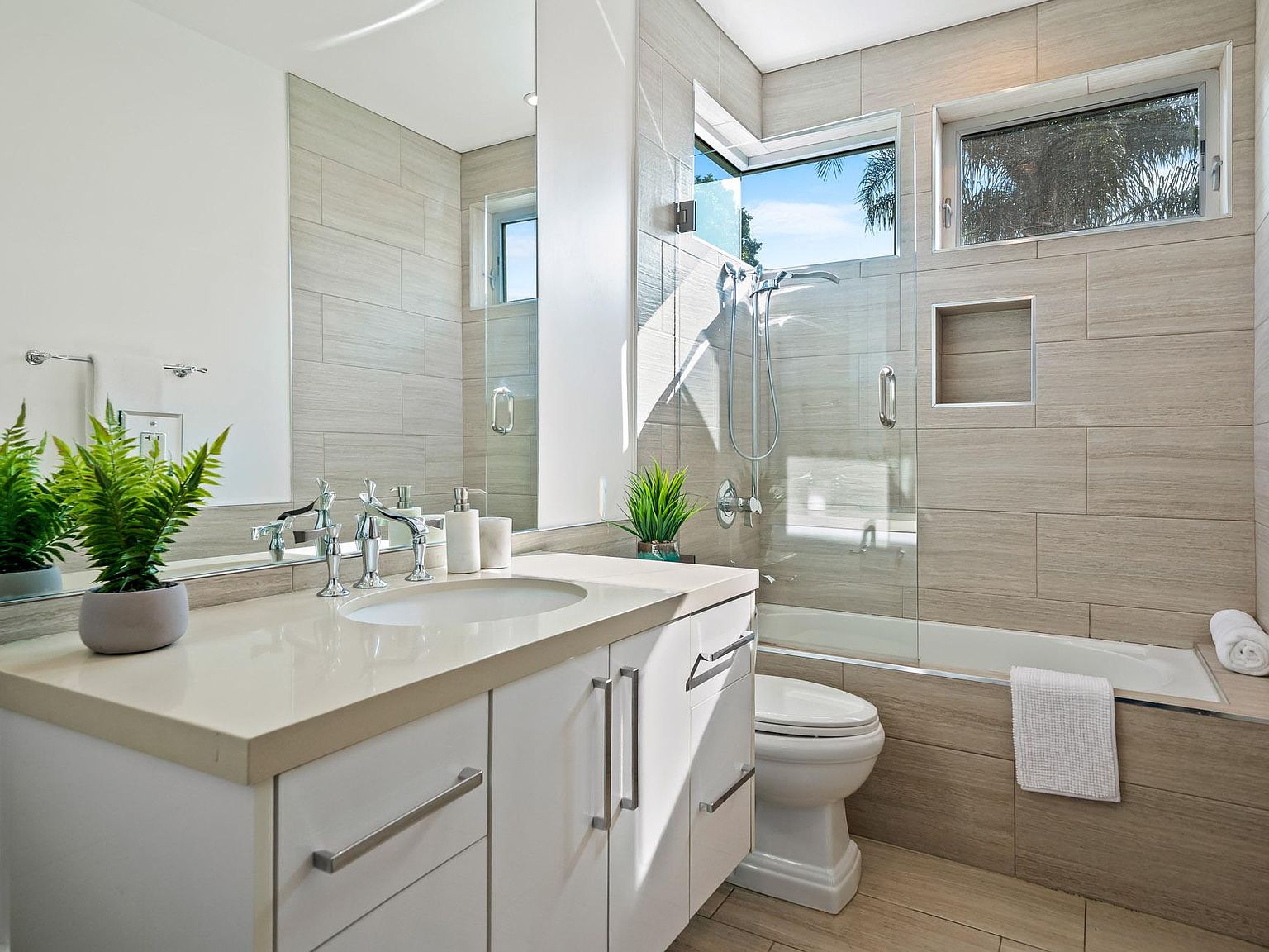 Los Angeles, CA 90048