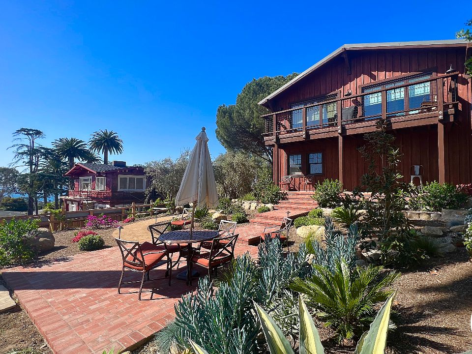 Backyard garden of The Barn