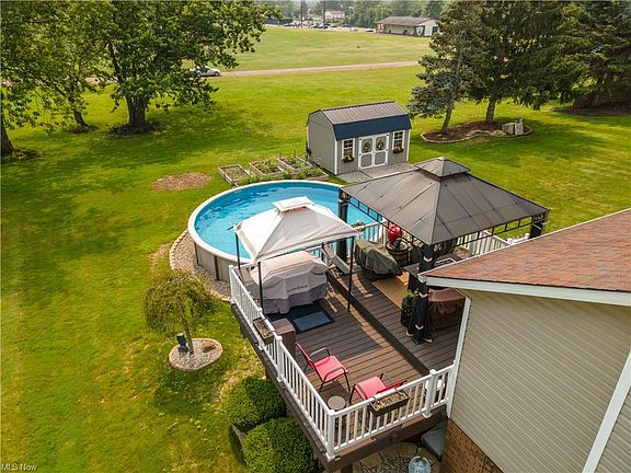 3rd image of 3788 Oakridge Dr NE