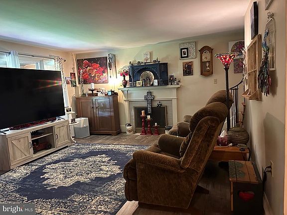4th image of 630 Columbia Ave