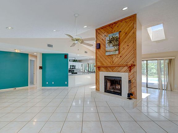 4th image of 2461 SW Maplewood Drive