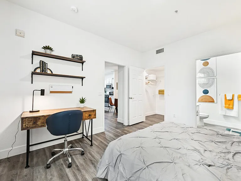 Stone Cliff Apartments — Photo 13