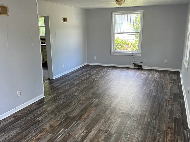 921 S Ellis St — Photo 6
