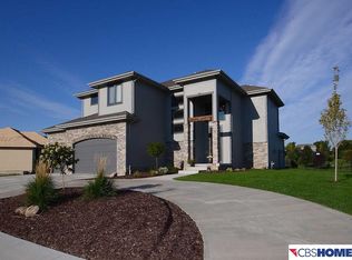 802 Elk Ridge Dr, Elkhorn, NE 68022