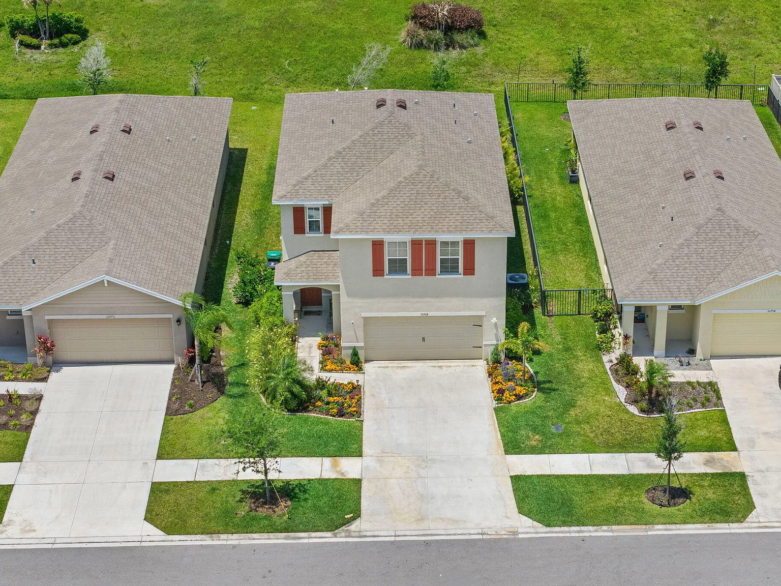 4 bed, 2.5 bath, 2260 sqft, $3,800 — Photo 2