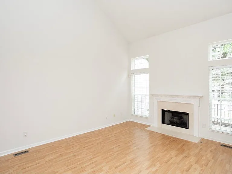 5390 Crossing Ln #5390 — Photo 4