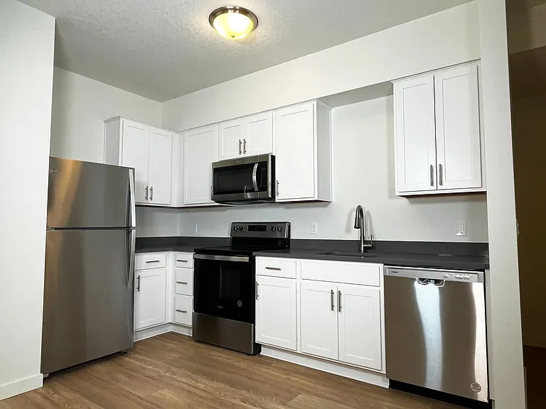 22025 NE HALSEY ST. — Photo 12
