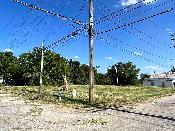 2nd image of 217 W Maple St