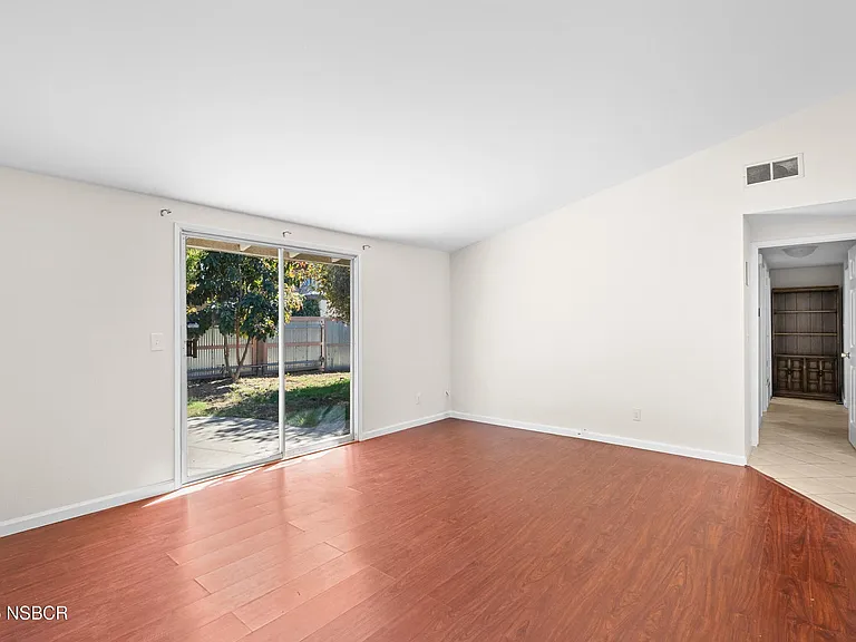 400 E Cherry Ave — Photo 8