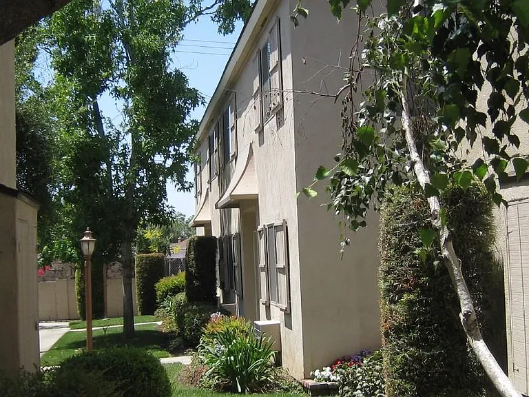 Georgetown Manor Apartments — Photo 7