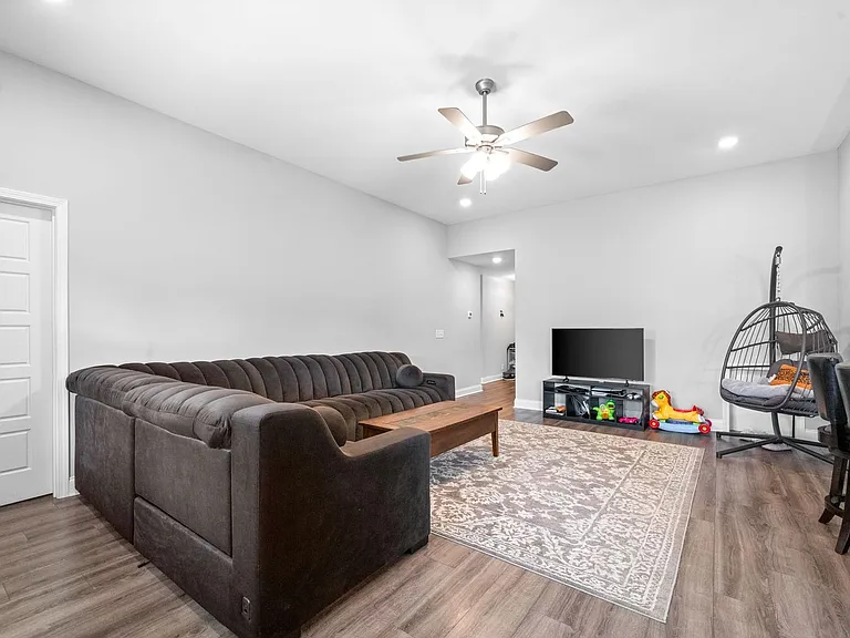 1042 Creek Way — Photo 8