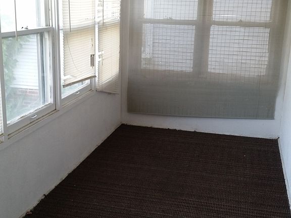 2nd image of 824 W Thrush Ave