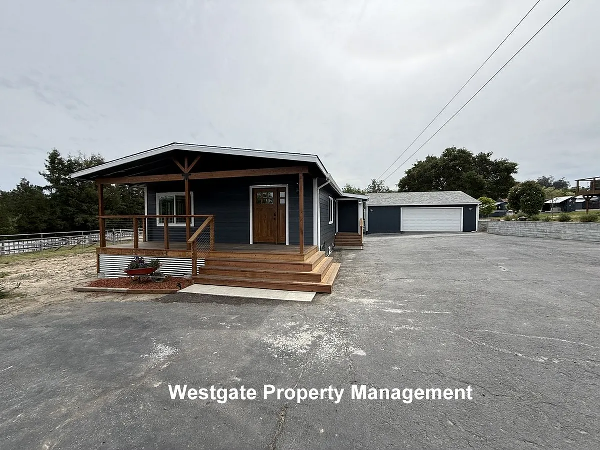 Building Photo - 965 Eastman Ln