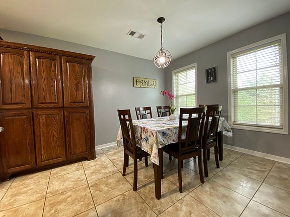 4th image of 206 Hedge Hill Dr