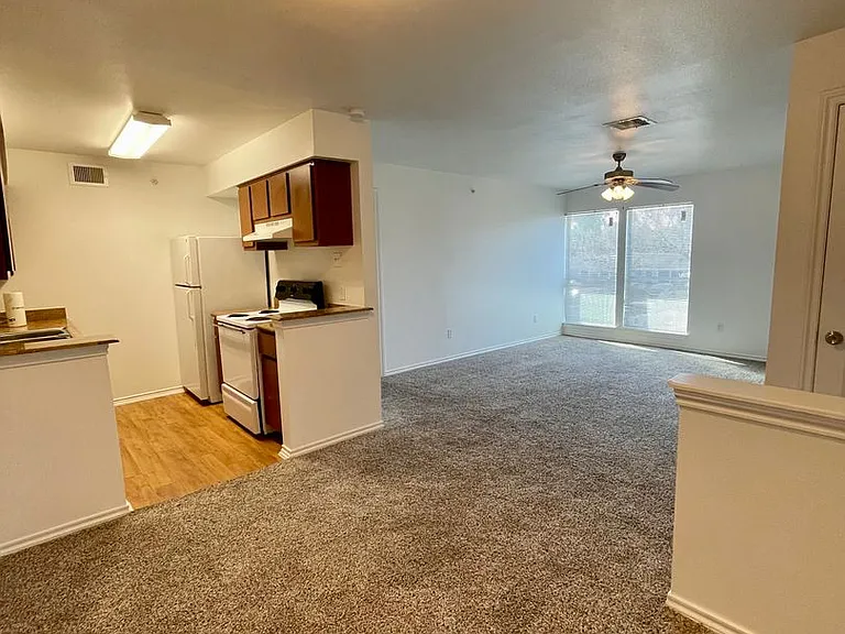 Ashley Crest — Photo 2