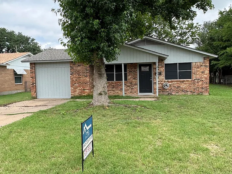 4102 Aspen St — Photo 2