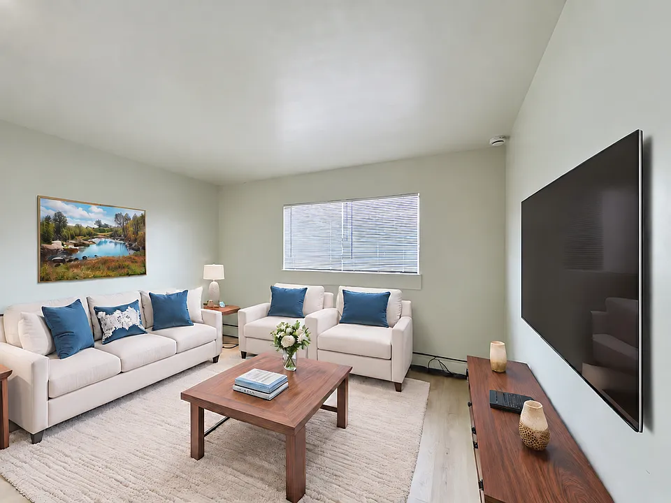 82 E Gregson Ave