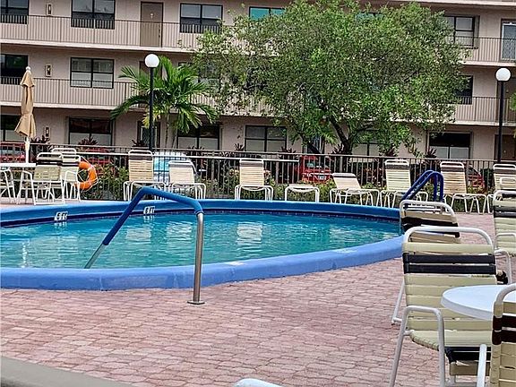 4th image of 2704 NW 104th Avenue #305