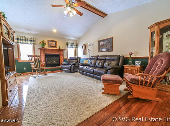 4th image of 9730 Sandgrove Dr NE