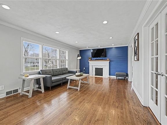 2nd image of 5645 Russell St