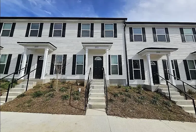 3 bed, 3.0 bath, 1280 sqft, $1,650 — Photo 1