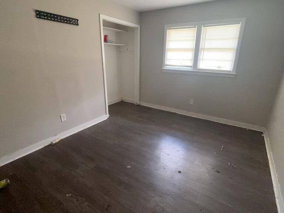 5th image of 1043 Deryll St