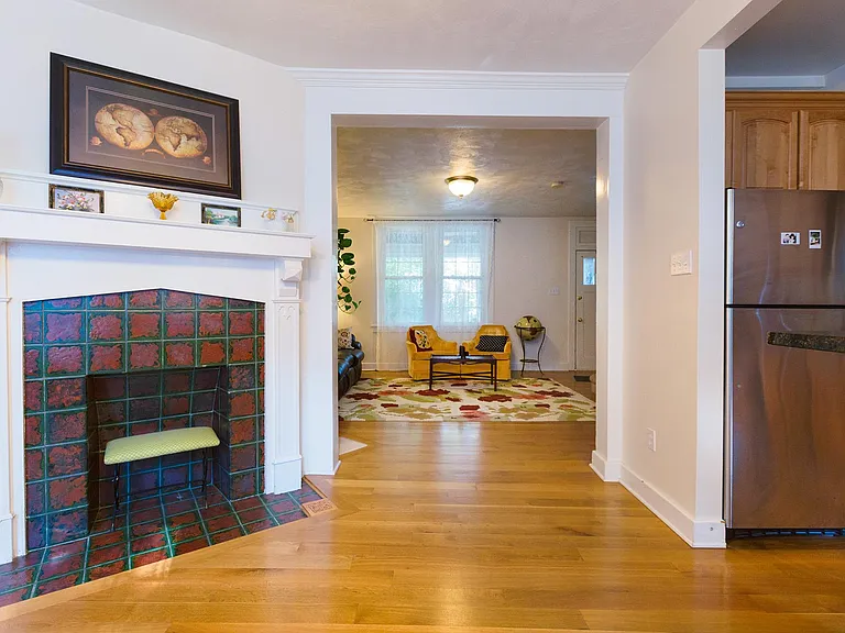 221 Dewey St — Photo 2