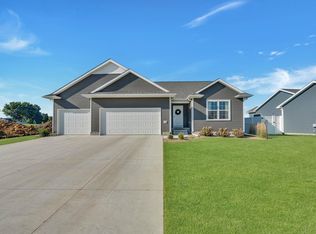 118 Goldcrest Ct, Waterloo, IA 50701
