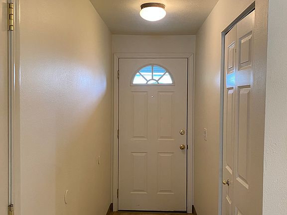 4th image of 623 NE Larch Ave