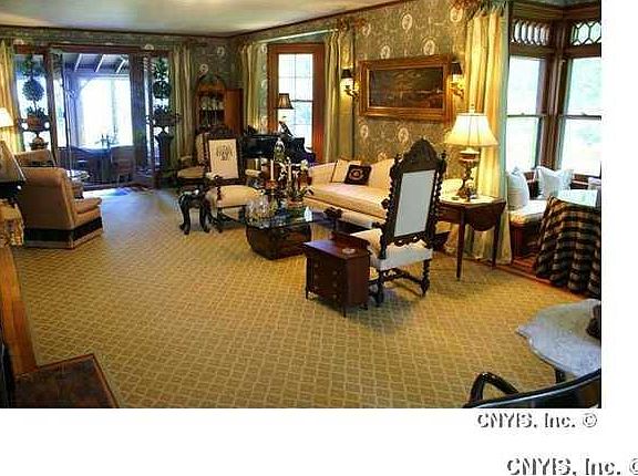 4th image of 8 Ledyard Ave