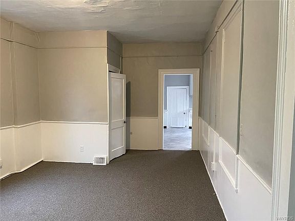5th image of 491 Emslie St