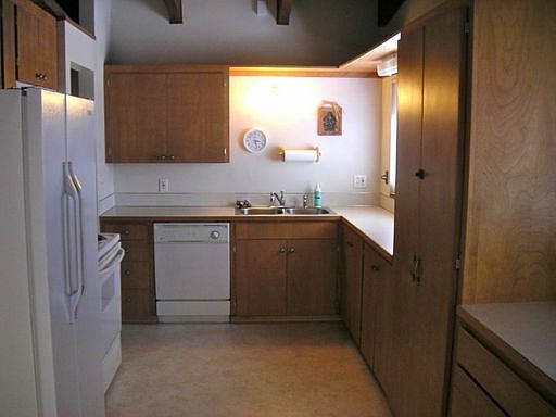 5th image of 511 S 136th St Unit A
