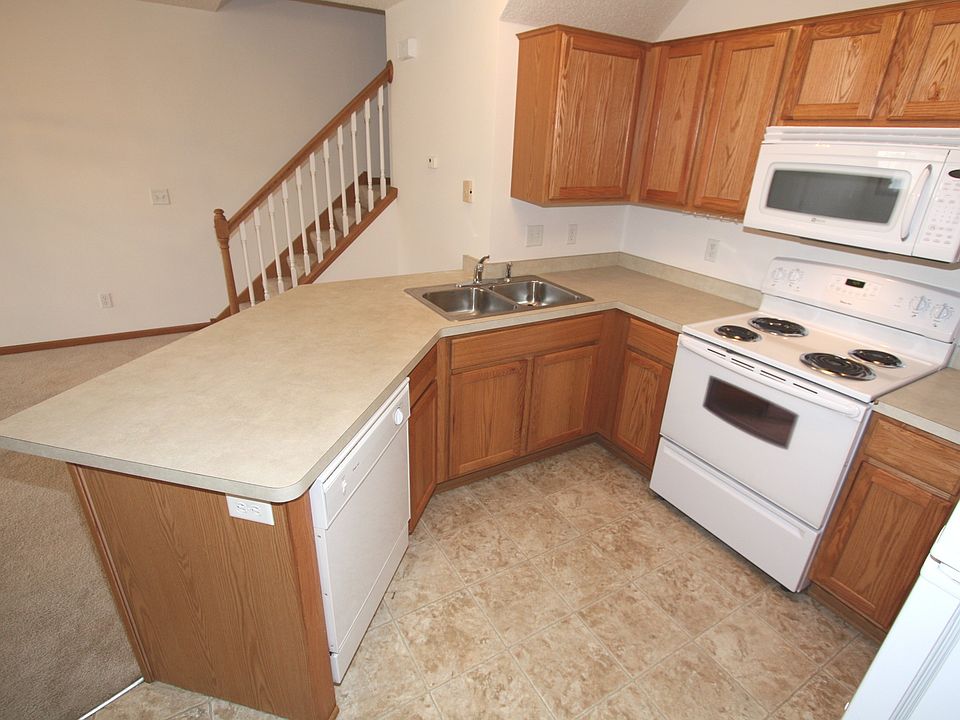 Kitchen with breakfast bar
