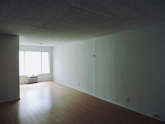 2nd image of 3362 Keystone Ave APT 8