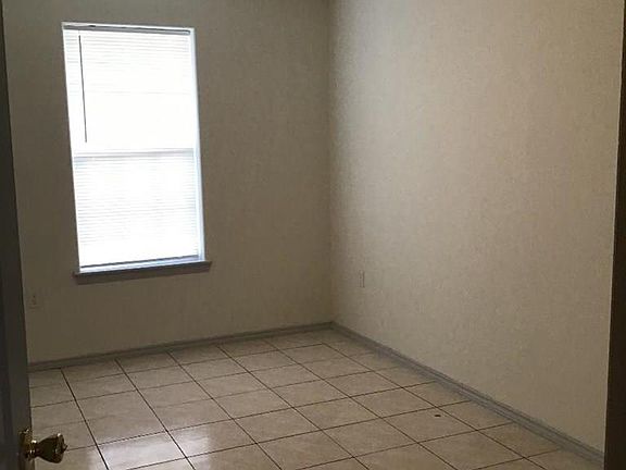 4th image of 5012 Santiago Ln