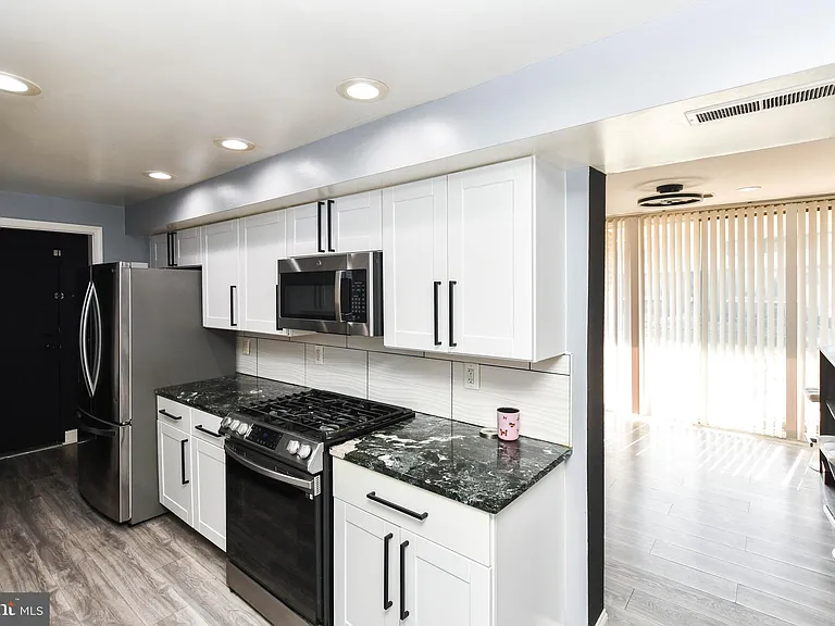 10208 Prince Pl #5-T5 — Photo 8