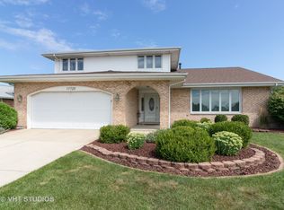 17729 Rosewood Ln, Tinley Park, IL 60487