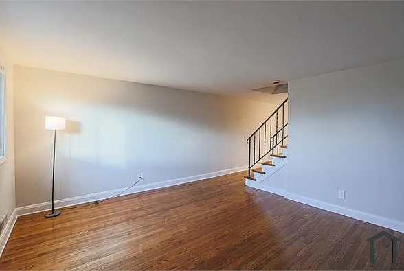 1302 Kenton Rd — Photo 2