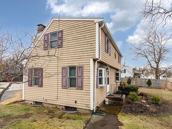 5th image of 774 Middle St