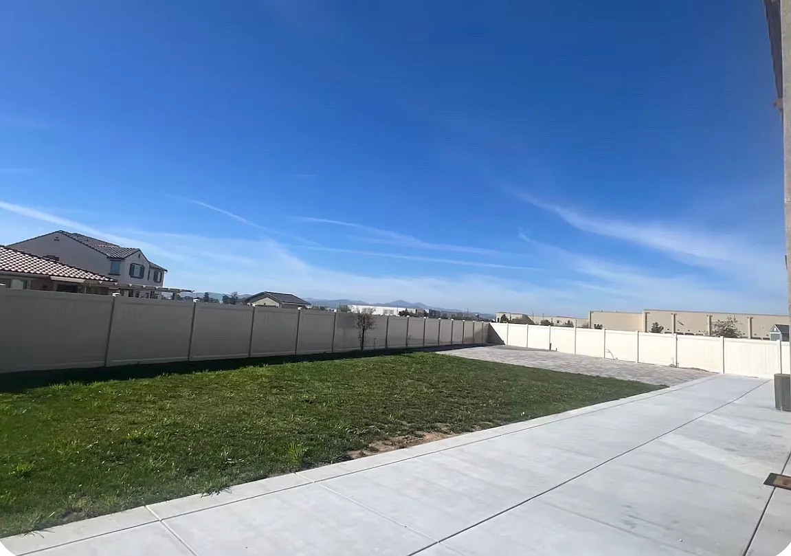 5 bed, 2700 sqft, $3,500 — Photo 2
